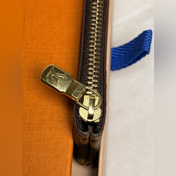 Louis Vuitton Monogram Key Pouch - Picture 15 of 16